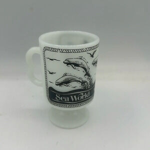 vintage black & white Sea World Shamu whale pedestal coffee cup